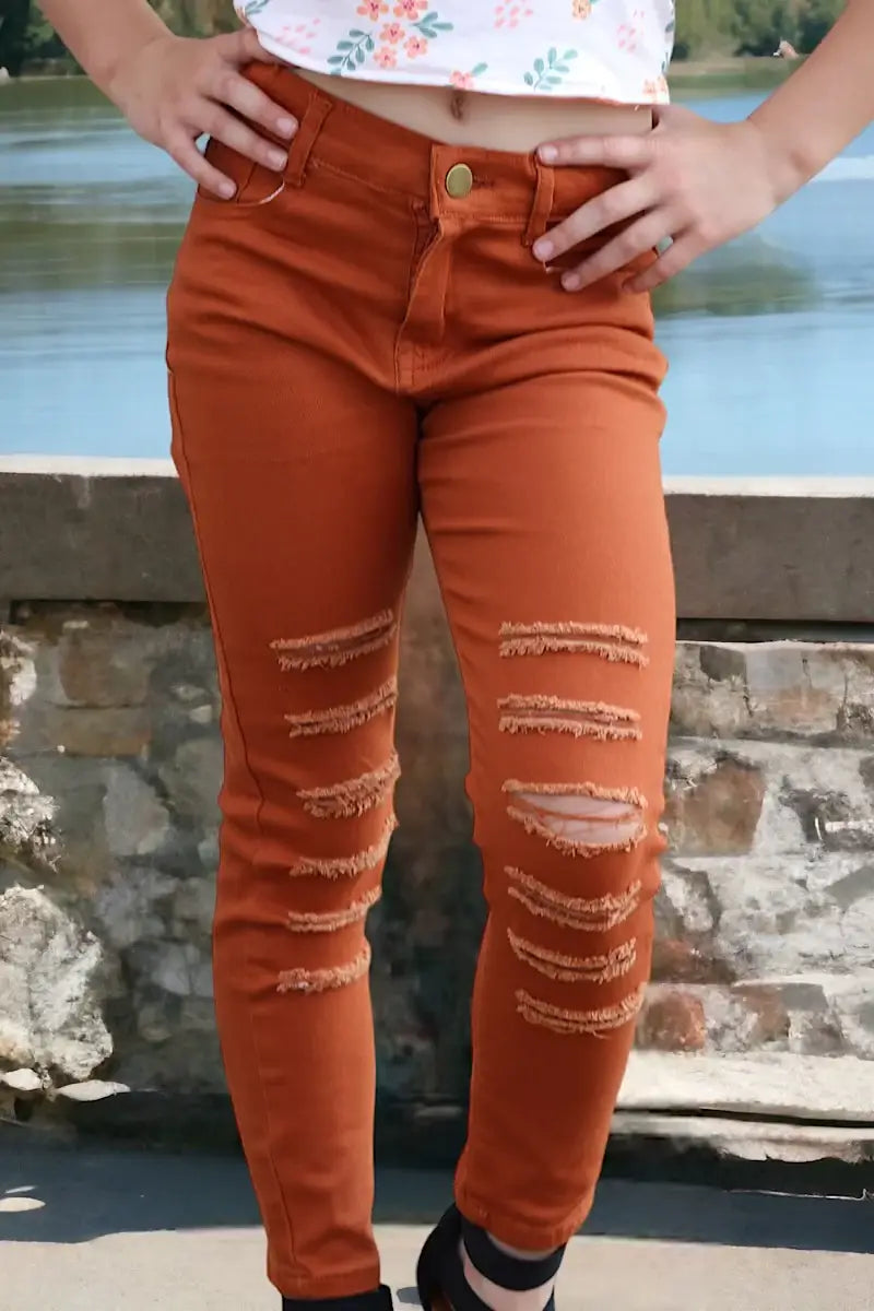 RUST RIPPED SKINNY JEANS.